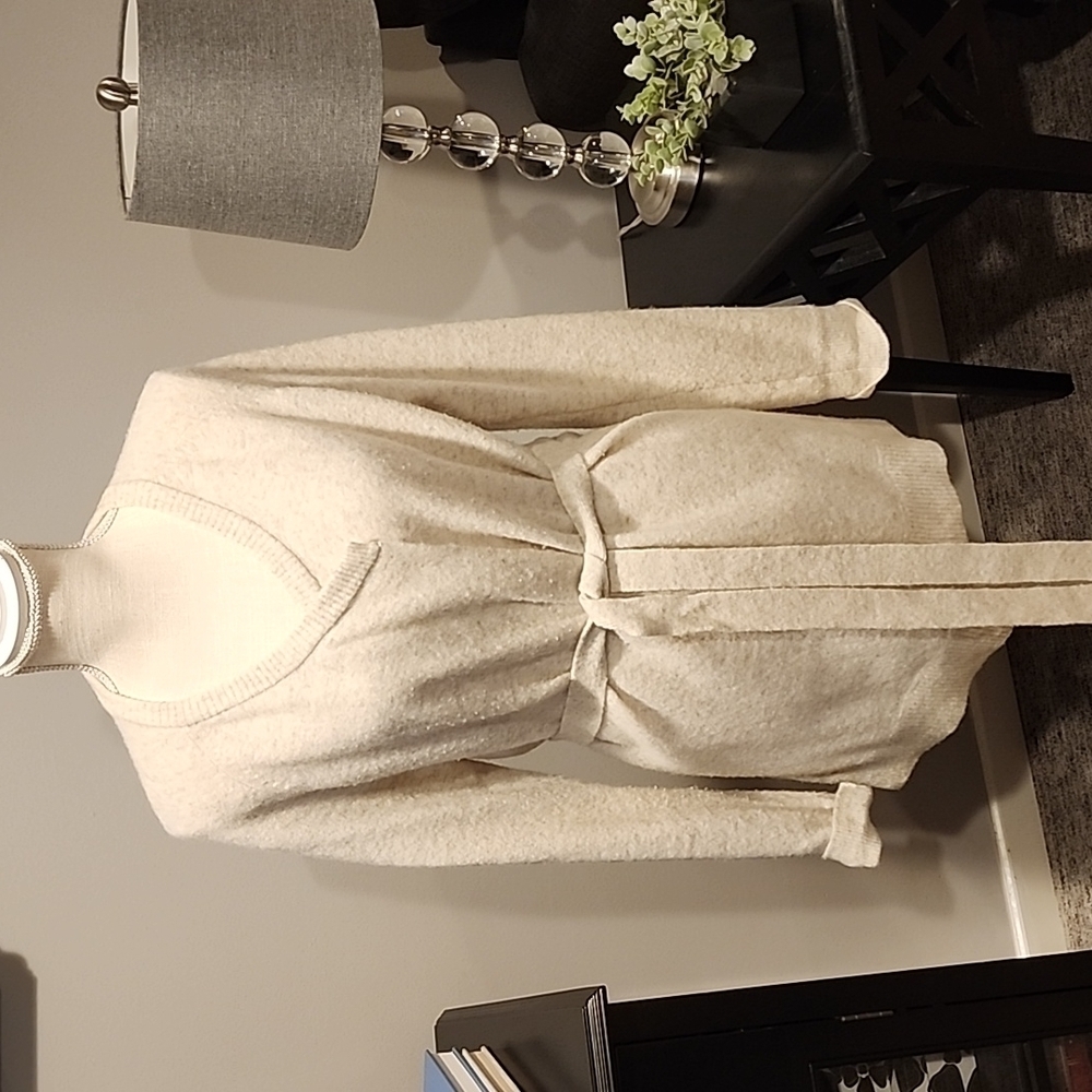 Banana Republic w/ fine Italian yarn by filpucci. Size large with tie belt.